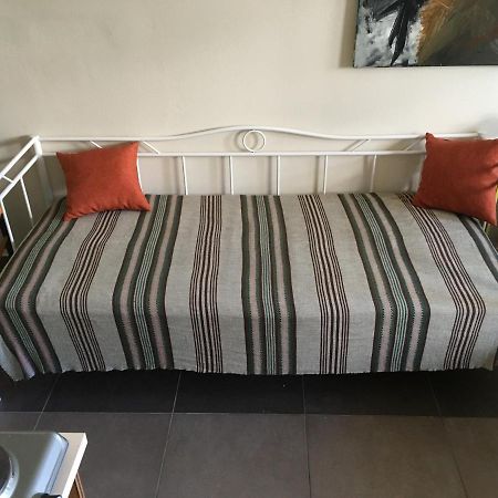 نافبليو Garden Studio Apartment المظهر الخارجي الصورة