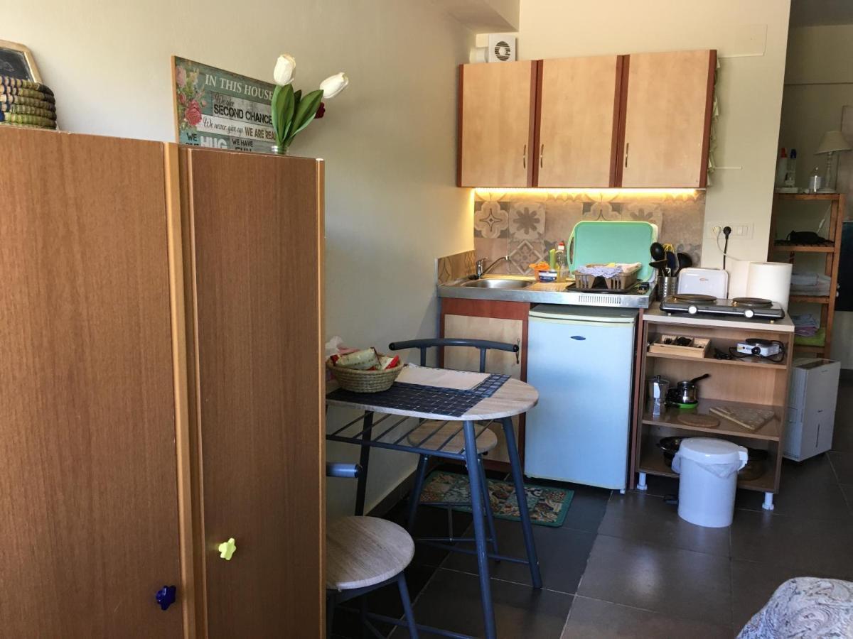 نافبليو Garden Studio Apartment المظهر الخارجي الصورة